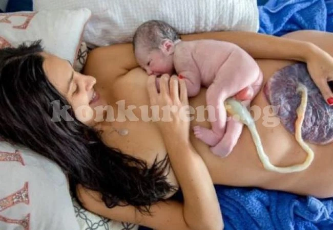 Тя роди нарочно пред малката си дъщеря, нормално ли е това? (СНИМКИ 18+)