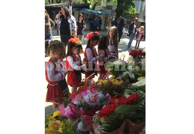Лазарки се появиха на пазара в Монтана