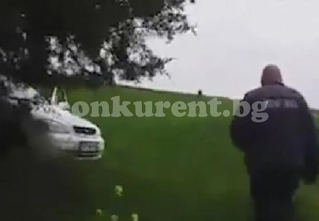 Видеоклипът със скритите в нива полицаи взриви Facebook