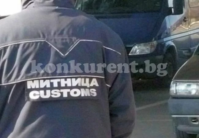 Митничари надушиха туба с алкохол без бандерол