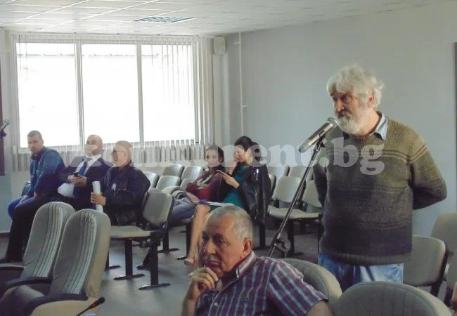 Граждани се жалят от тъмница на централна улица във Враца