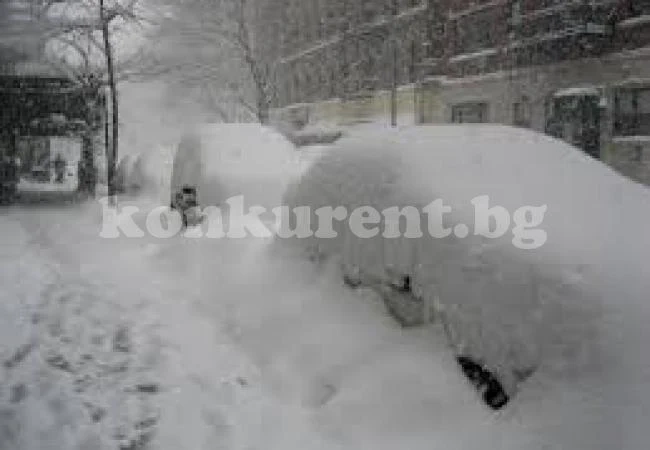 Априлски сняг остави 4000 семейства без ток