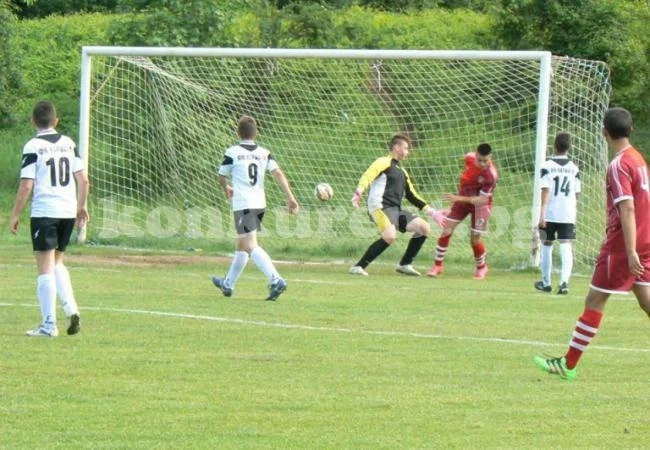 Игра на котка с мишка между Ботев и Кариана в U15, Монтана взе точките от Бдин