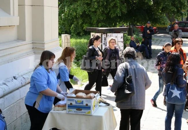 Червени яйца и курбан за 300 души на Великден във Видин