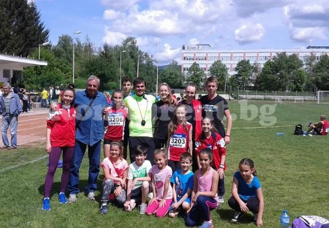 Атлети от Мездра печелят медали на мемориал