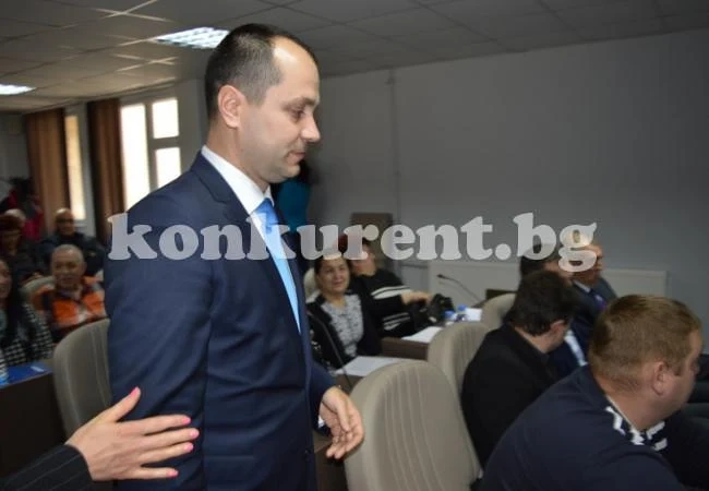 Вдигнаха заплатата на Калин Каменов