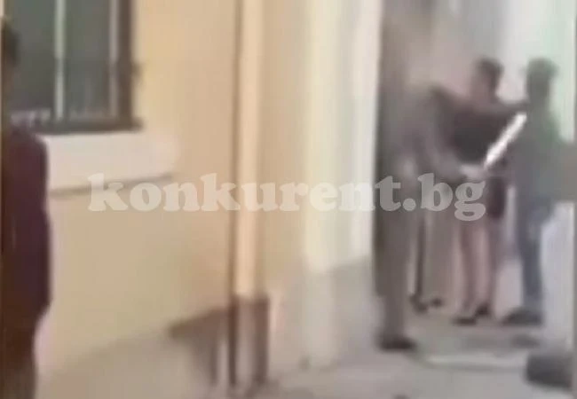 Собственик на кебапчийница прокуди група грабители с мачете (ВИДЕО 18+)