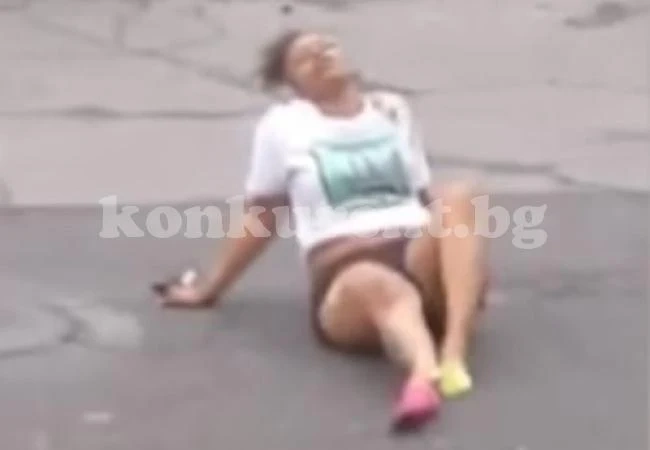 Млада жена хвана приятеля си в крачка, новата му я прегази с кола (ВИДЕО 18+)