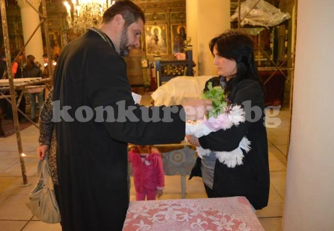 Благословиха бебе на „Конкурент”