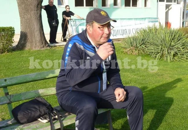 Миро Митев взима и юноши за мача в Севлиево 