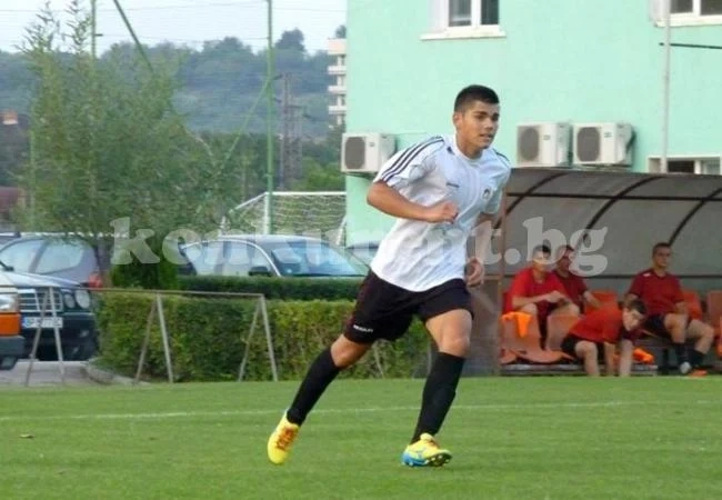 Фаворити печелят в Мездра и Згориград
