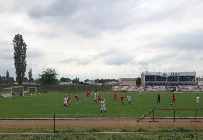 Момчетата на Александър Петров треснаха шампиона на зоната