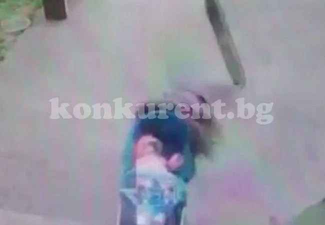 Парче от фасада падна и сцепи главата на майка с количка