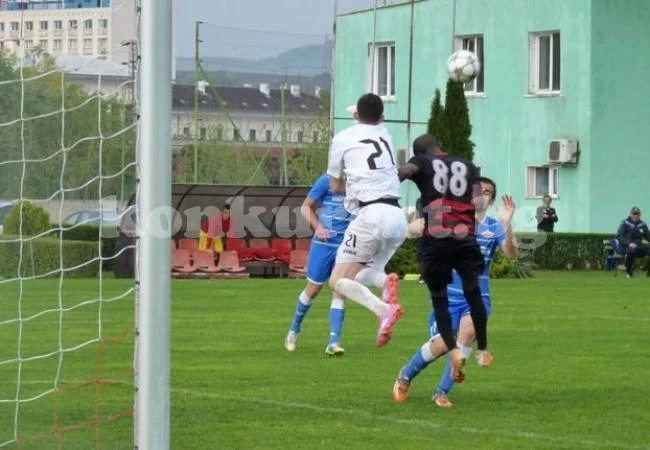 Локо падна в Плевен с 0:1, завърши с 10 души 