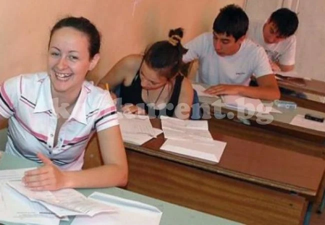 Готови за матурата: Пуснаха часовник за преписване