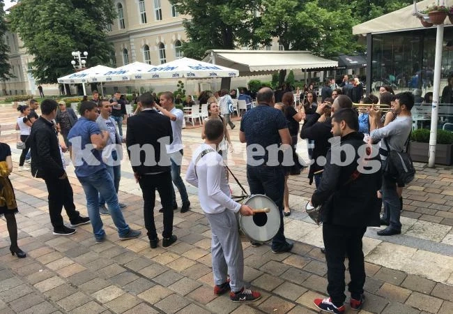 Абитуриентите не щат да купонясват в чужбина