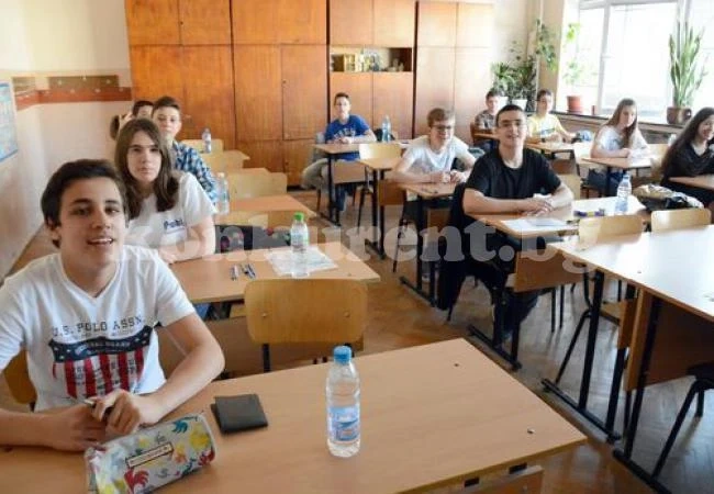 Зрелостниците се тюхкат, цяла нощ чели Дебелянов залудо