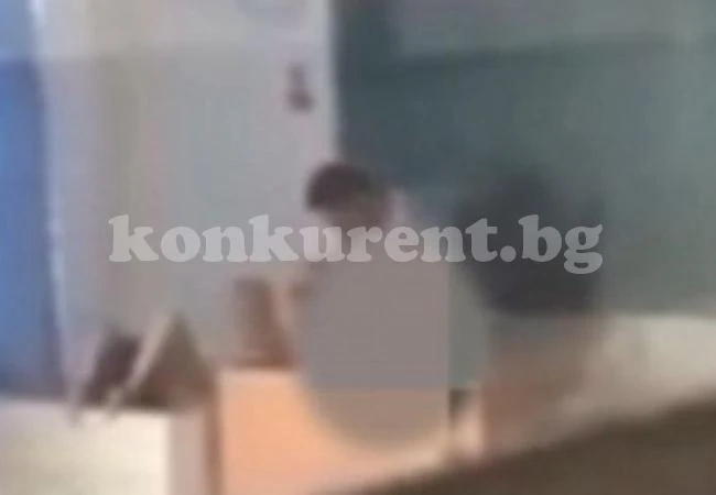 Спипаха професор да язди студентка на чин посред бял ден (ВИДЕО 18+)