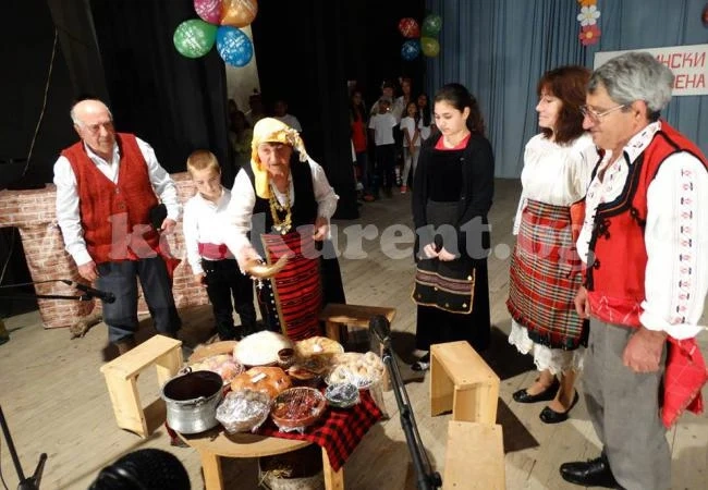 Самодейци показаха таланта си в „Хубост за бъдни векове”