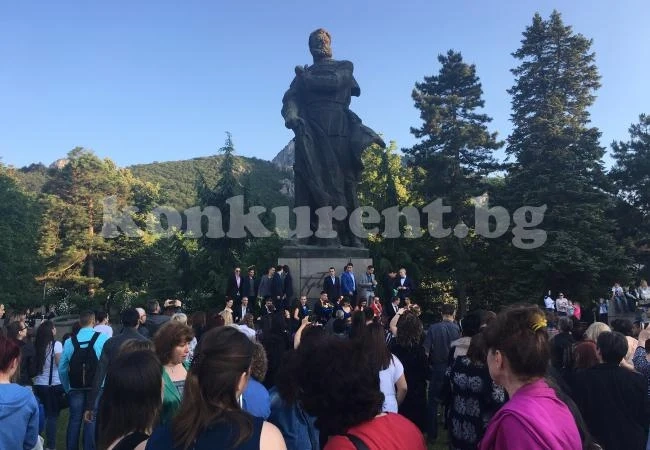 ПТГ изпрати абитуриентите си
