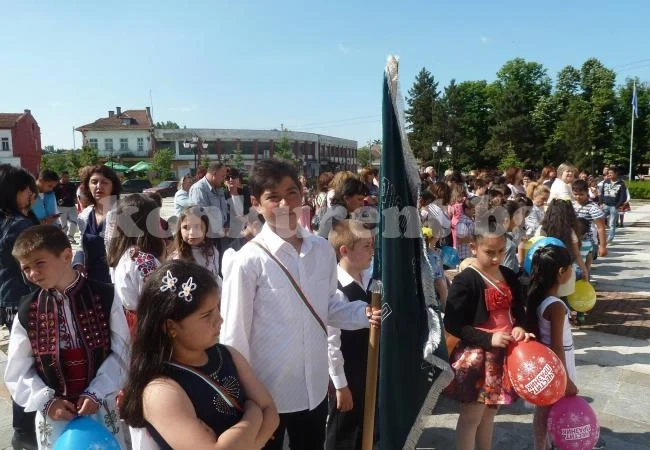 Учители от Борован с награди за 24 май