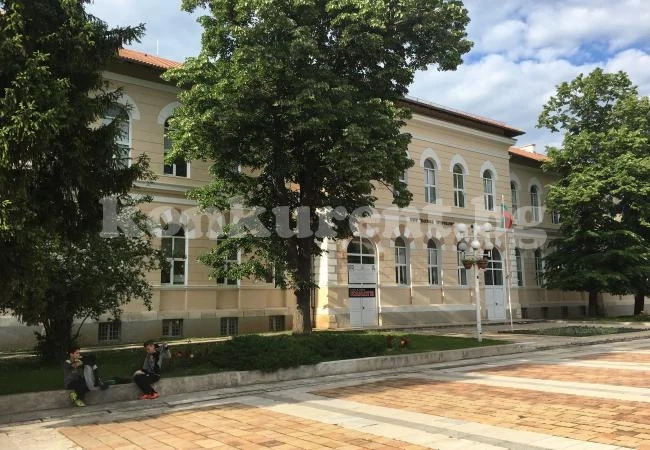 Улиците във Враца още напомнят за снимките на „Момчето си отива“