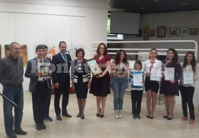 Кмет награди призьорите в литературен конкурс
