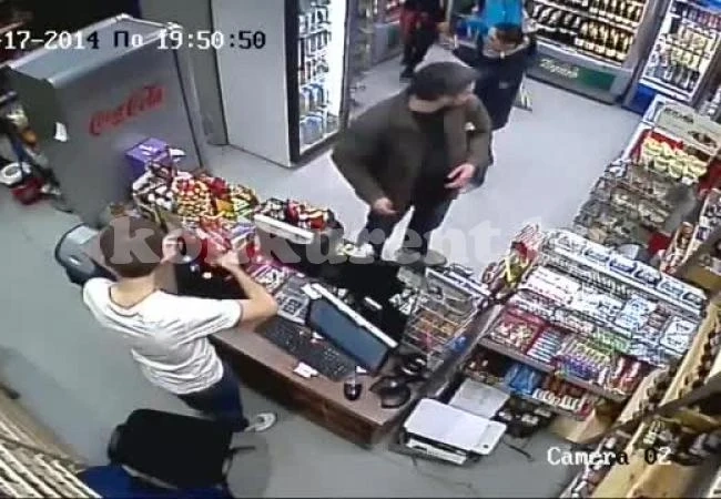 Мездренчанин опита да свие шише уиски от магазин