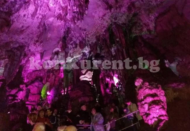 Стотици слушаха класика в пещера Леденика
