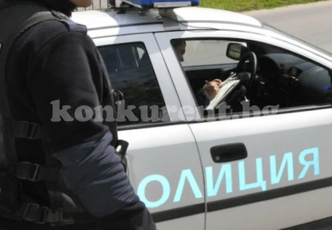 Пиян с „Рено” се заби в камион