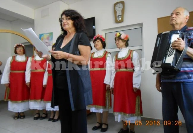 Певци гостуваха в дома за стари хора