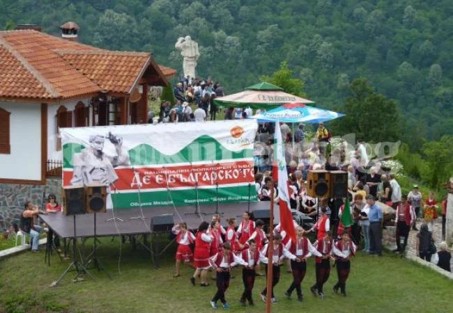 Самодейци разлюляват Очин дол
