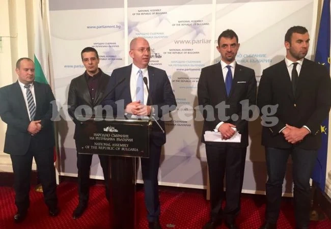 Прецедент в парламента! Пресираха депутатите от \