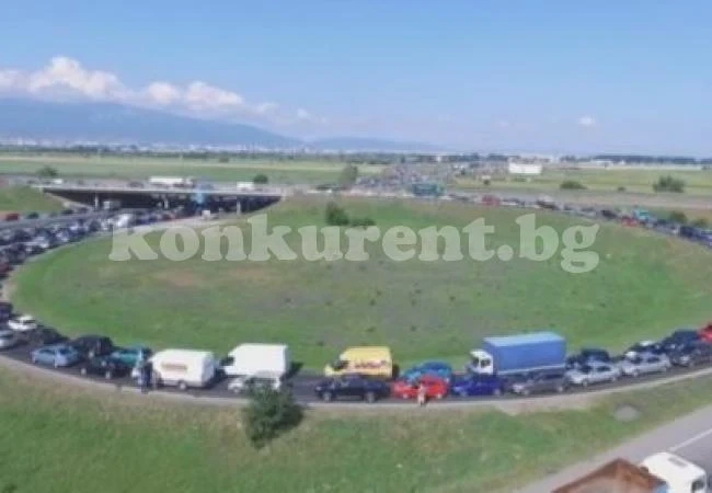 Участник в опит за рекорд е блъснал умишлено полицай