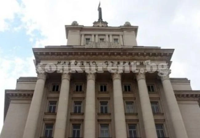 След 2 години депутатите ще коват закони под стъклен купол