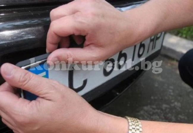 Откраднаха номерата на „Опел“ във Вършец