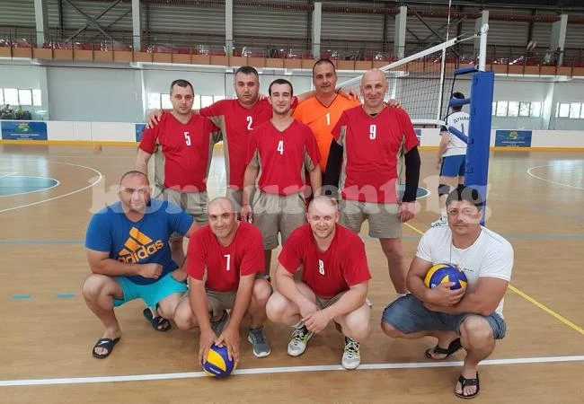 Пожарната команда на Перуци се пробва и на волейбол