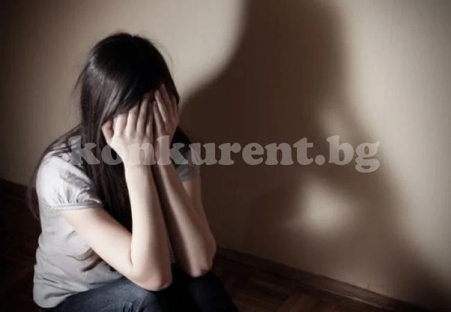 Малолетна с месеци правила орална любов на непознати момчета