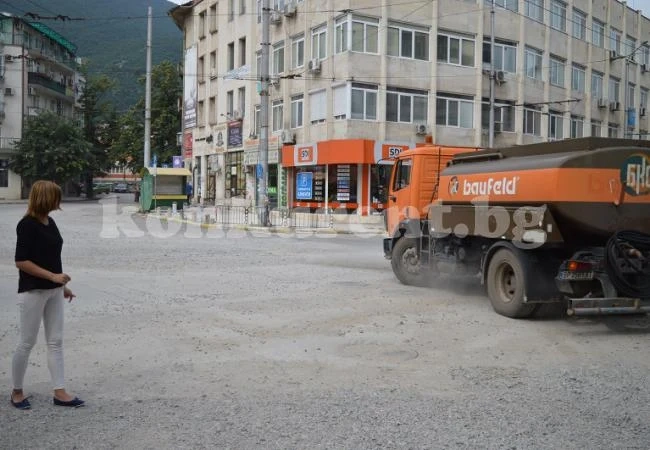Намаляват запрашеността на въздуха във Враца с оросяване на улиците