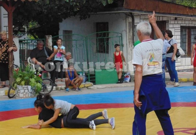 Борци се прибраха от Златица с пълен комплект от медали