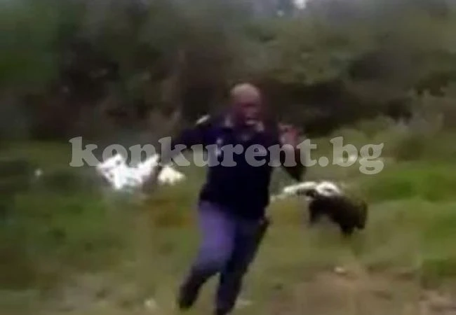 Вижте как полицай крещи от страх, когато кучето му го заведе до.... (ВИДЕО)