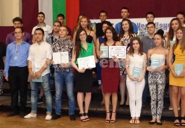 Още един успешен випуск изпрати ПМГ - Враца