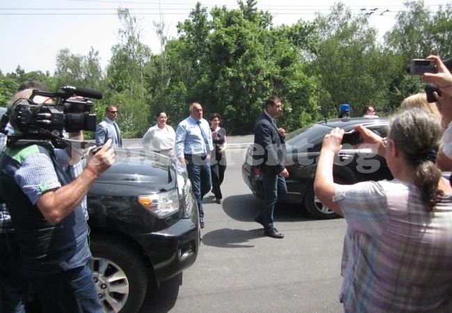 Аплодисменти за премиера във Враца