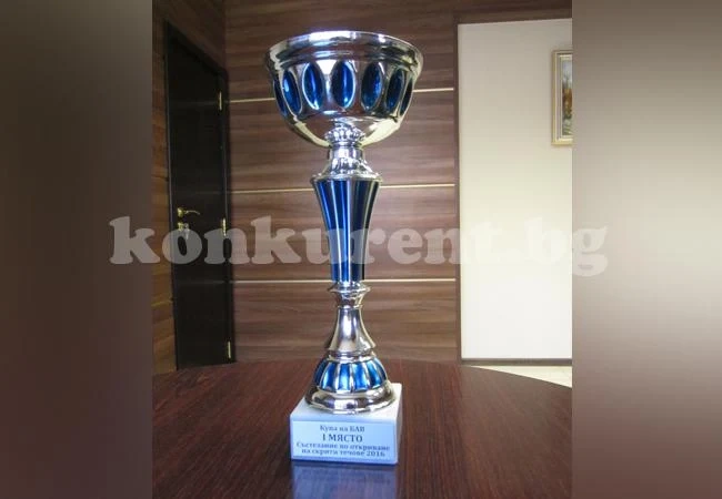 Престойски купува нови витрина за купи