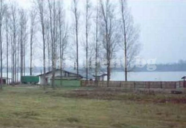 Запалиха рибарско бунгало край Дунав