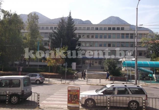 Дребен иск блокира заплатите в болница