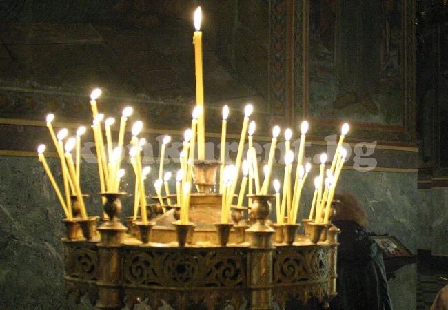 Тържествена литургия в храм „Сви светии“