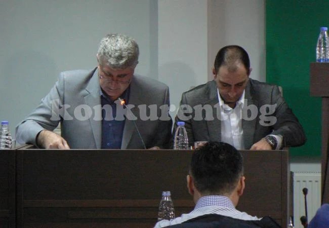 Влади Христов сяда на стола на Антов
