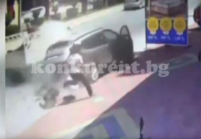 Ангел хранител спаси човек секунда преди страшна катастрофа (ВИДЕО)
