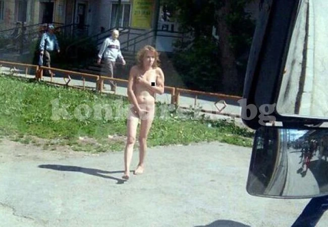 Рижа фурия изгонена чисто гола на улицата, причината е основателна (СНИМКИ 18+)